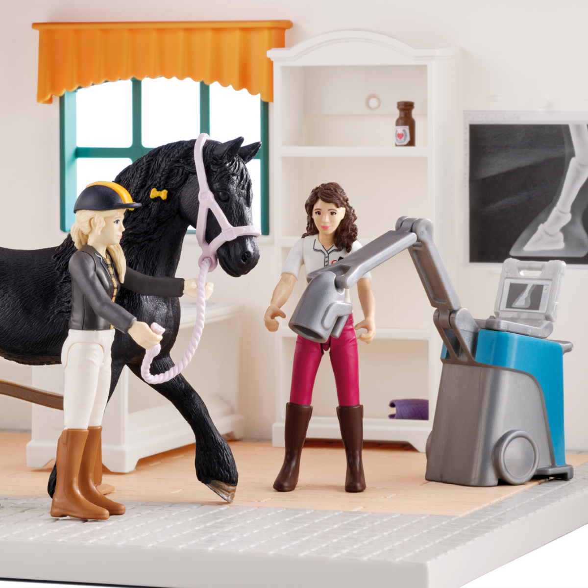 Schleich Vétérinaire Mobile avec Poulain Hanovrien Schleich Vétérinaire Mobile avec Poulain Hanovrien